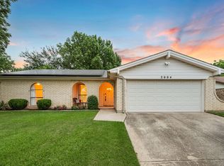 3004 Mossy Oak Ln, Bedford, TX 76021