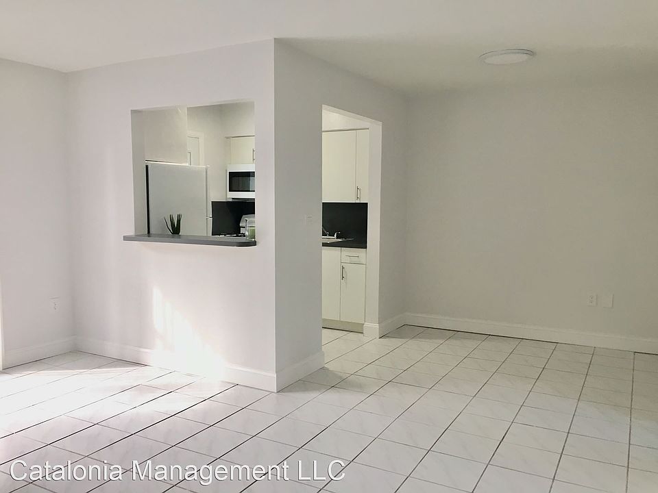 1st image of 3226 Mary St APT 10