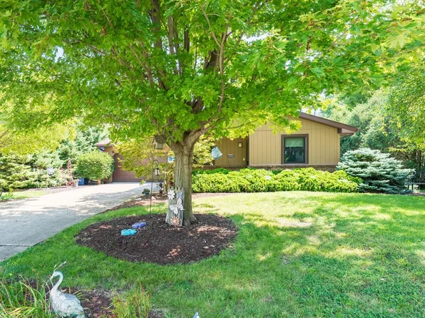 1214 N Kennedy Dr, Pontiac, IL 61764