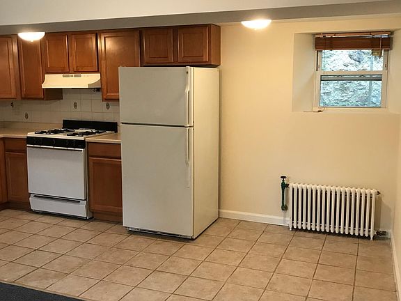 2nd image of 218 Hyatt Ave