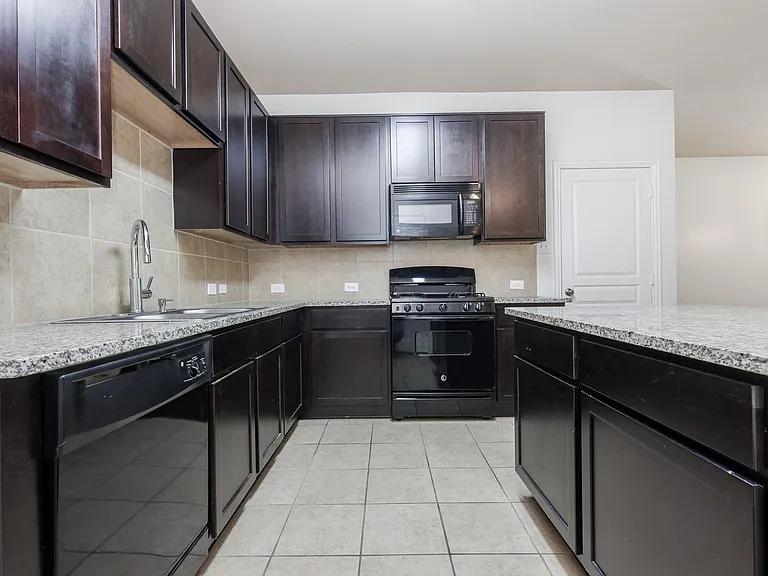 8114 Malago Point Dr — Photo 5