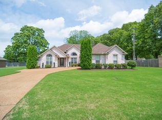 7 Lennox Village Dr, Jackson, TN 38305