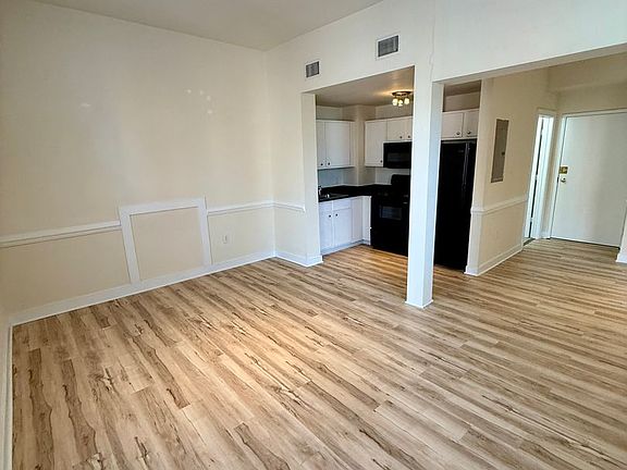 3rd image of 320 W Grace St APT 2-C