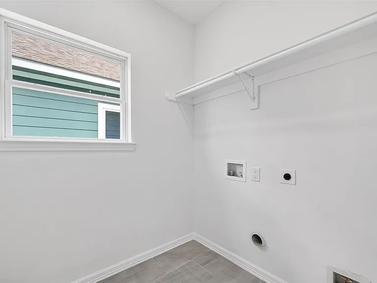 8628 Scott St — Photo 24