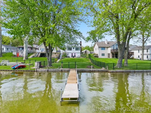 5164 Deep Point Dr, Portage, MI 49002