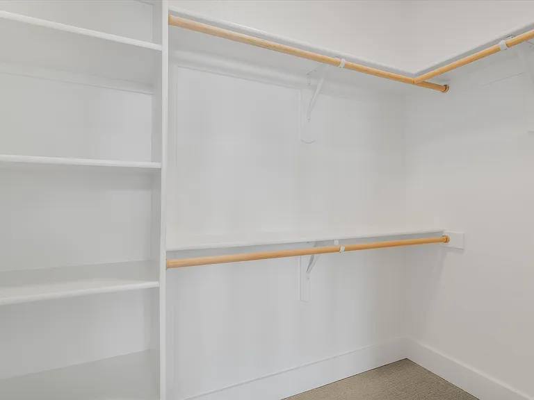 349 SE Walnut St — Photo 24