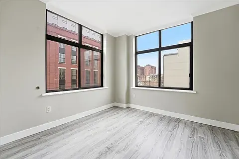 610 Newark St — Photo 4
