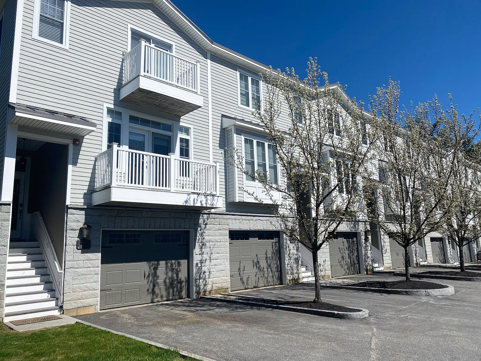9 Camelia Ave — Photo 2
