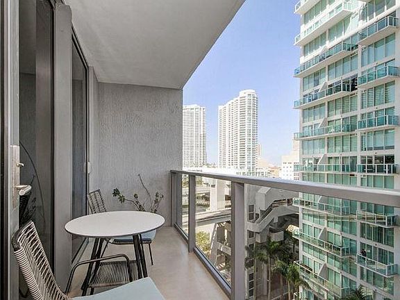 3rd image of 31 SE 6th St APT 1207