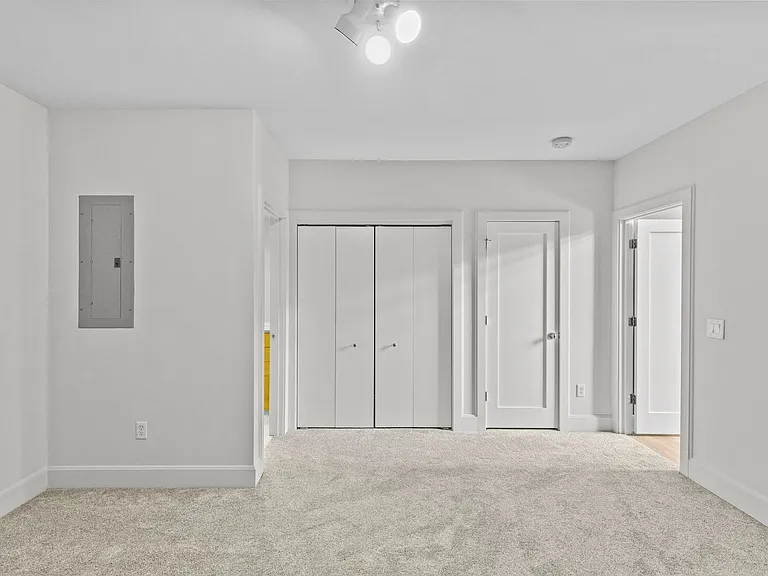420 Queens Rd #7 — Photo 21