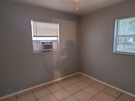 4th image of 9815 N 10th St APT B