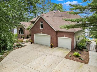 15518 Oak Ridge Dr, Spring Lake, MI 49456