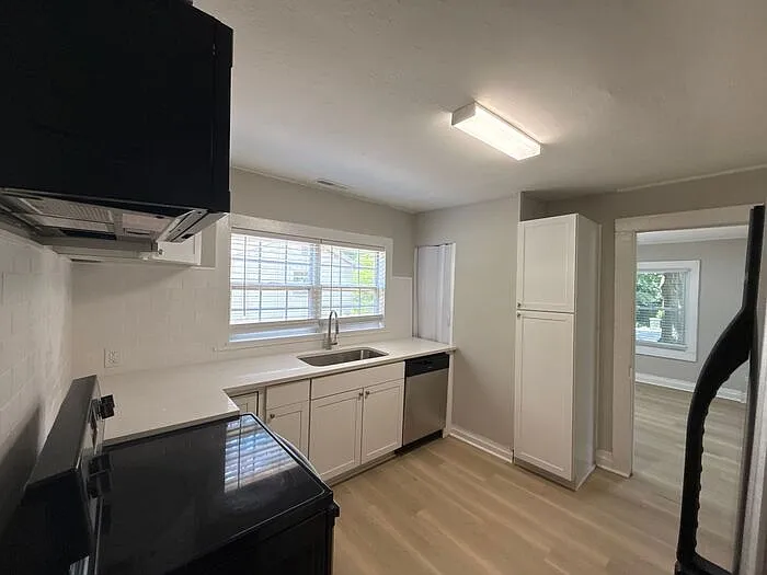 1120 N Ransom St — Photo 8