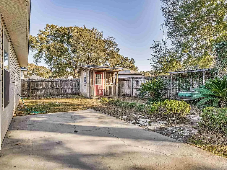 1108 Simpson St — Photo 39