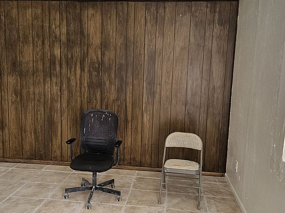 3rd image of 410 N Ironwood #1
