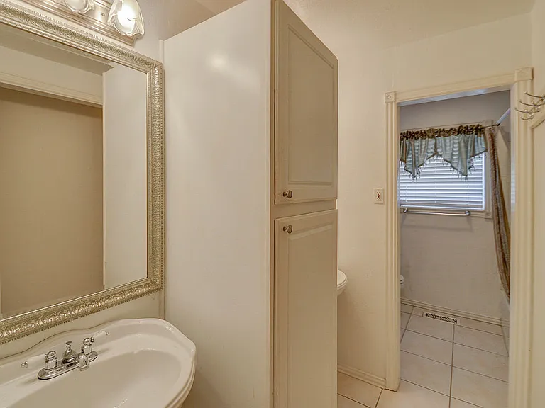 9800 Craford Ct — Photo 34