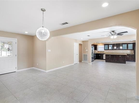 4th image of 4621 Lakewood Dr