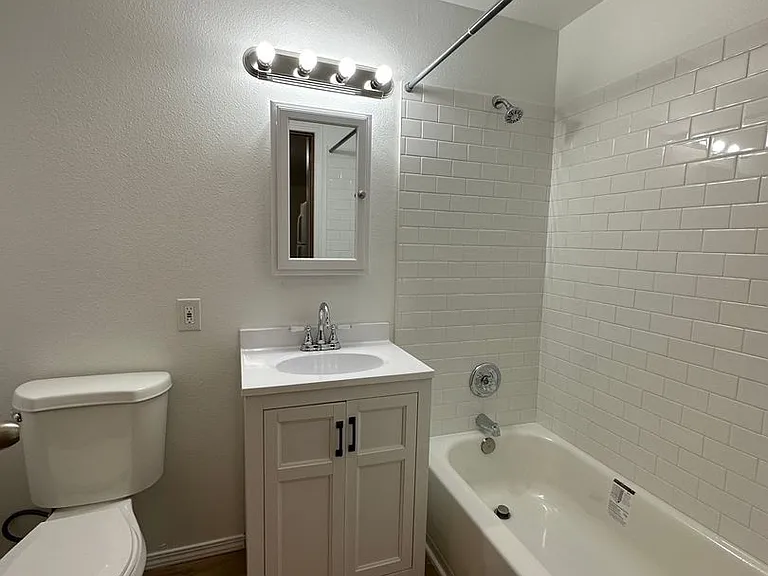 609 Shattuck Ave S #7 — Photo 9