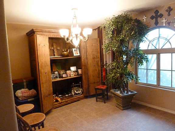 5th image of 520 Campanario Ln