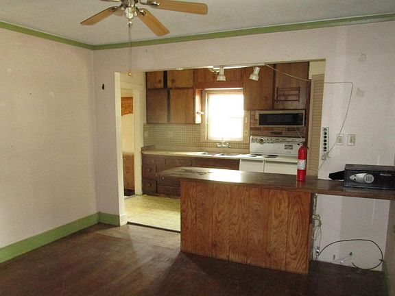 5th image of 340 W C St