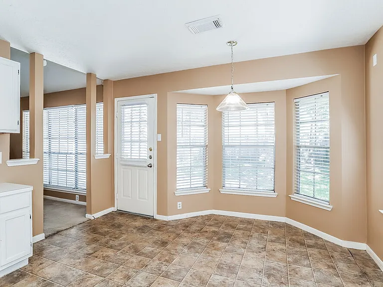 4910 Stone Harbor Dr — Photo 6