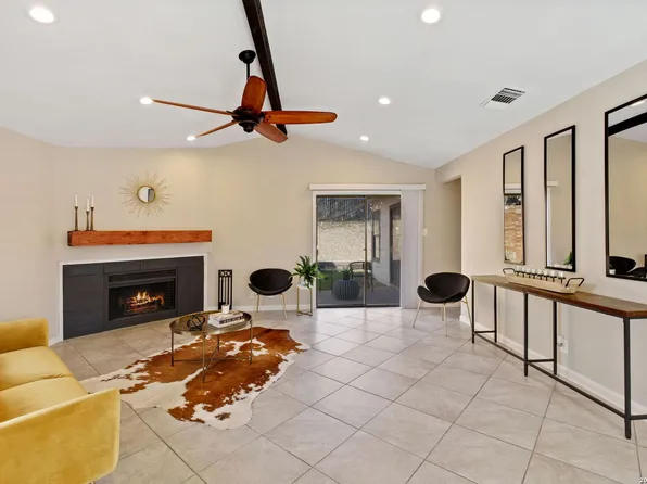 9807 SUGARLOAF DR, San Antonio, TX 78245