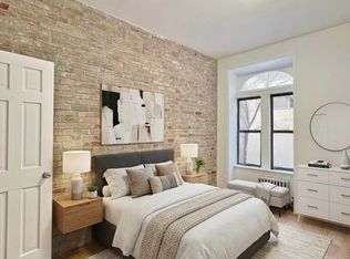 329 W 35th St #1F, New York, NY 10001