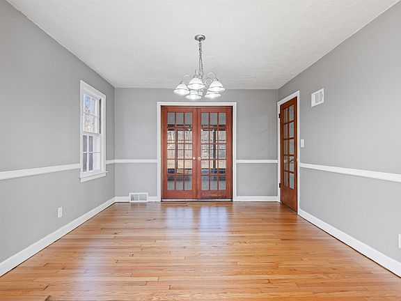 4th image of 123 N Oak Knolls Ave