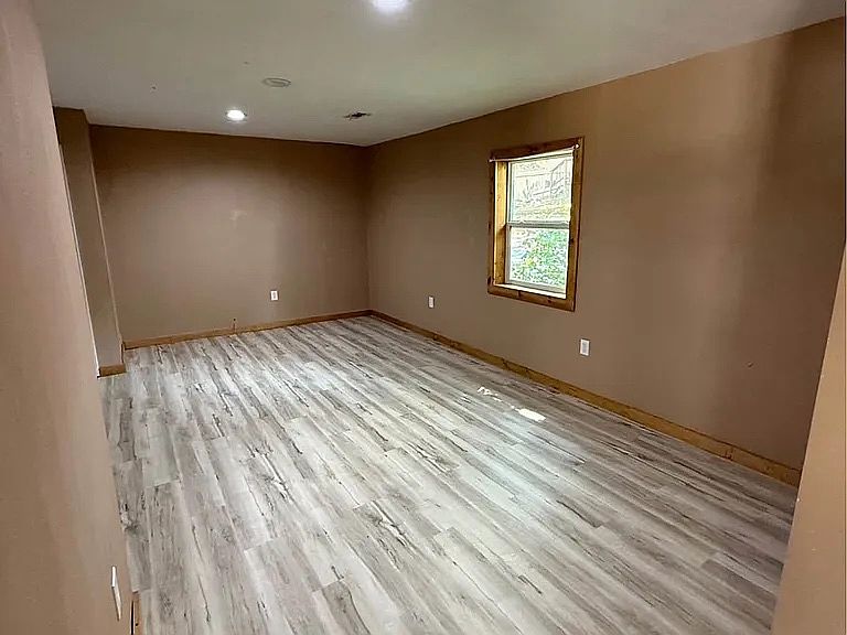 1st image of 211 Elm St #4