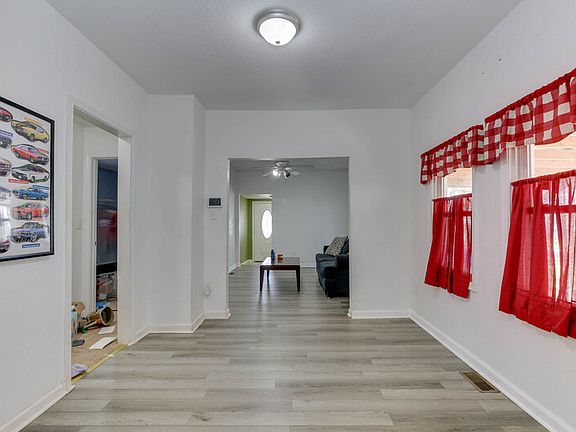 3rd image of 2509 Bellevue Ave