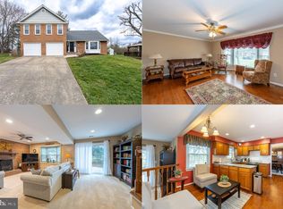 6 Foxmore Ct, Sterling, VA 20165