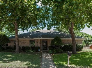 2210 Pebblebrook Ct, Grand Prairie, TX 75050