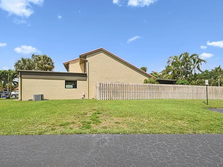 11063 Oakdale Rd — Photo 20