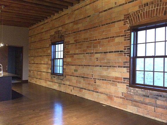 Love the old brick walls! amazing!
