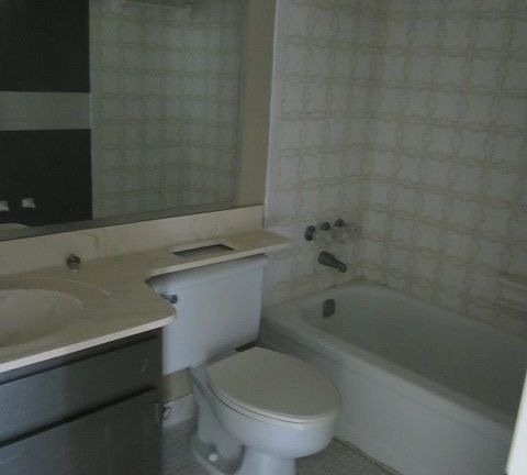 3rd image of 9523 S Hollybrook Lake Dr APT 204