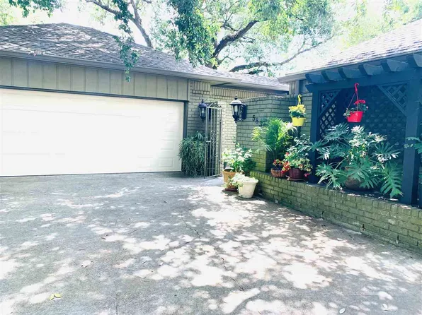 5835 Calder Ave, Beaumont, TX 77706