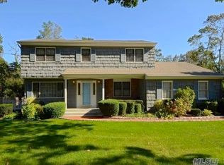 7 Mill Race, Hampton Bays, NY 11946