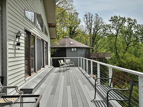 4th image of 823 Altamont Rd