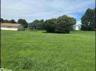 806 Jones St, Walnut, IA 51577