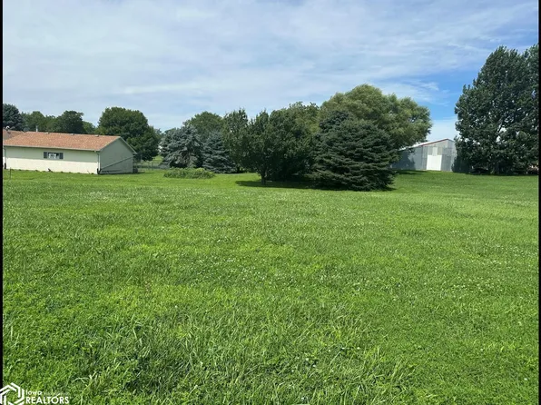 806 Jones St, Walnut, IA 51577