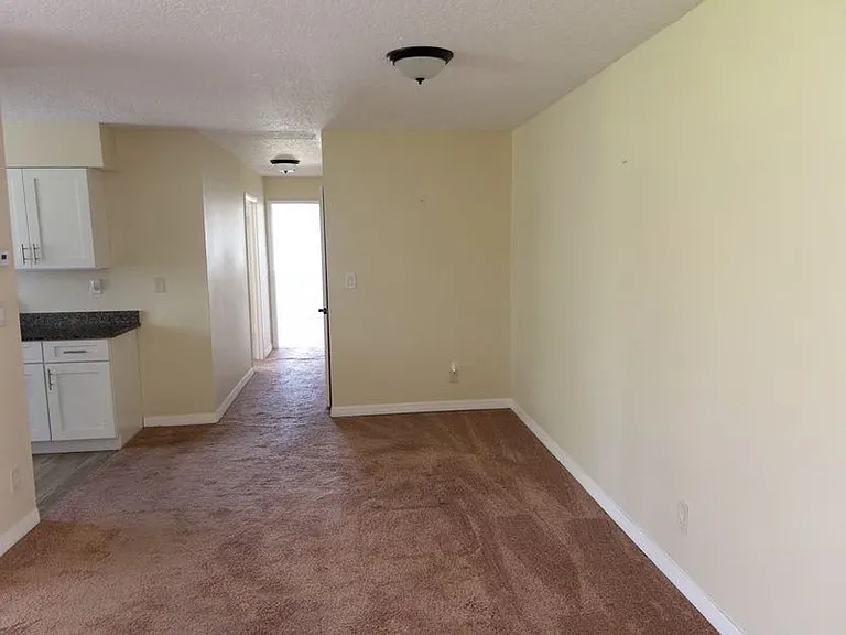 14 W Rhodes Dr — Photo 5