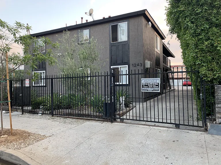 1243 Fedora St — Photo 12