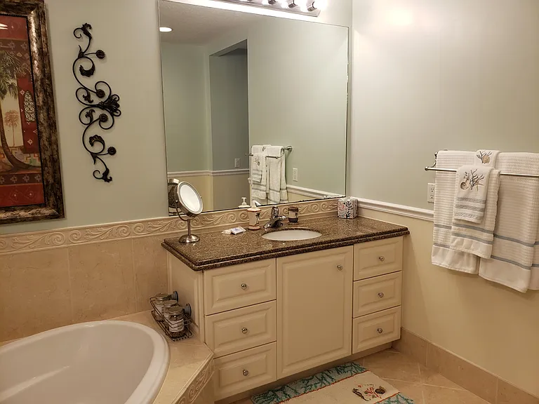 37 Harbour Isle Dr #203 — Photo 19