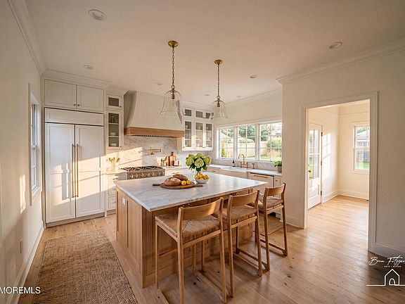 5th image of 907 Woodcrest Drive