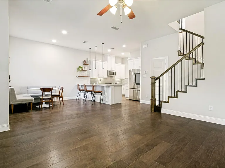 2209 Zenith Ave — Photo 6