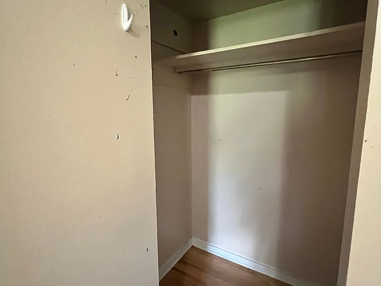 325 Walnut St — Photo 9