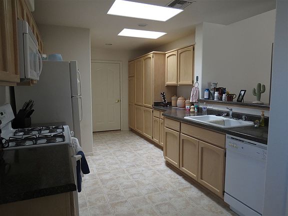 4th image of 10543 E 39th Pl
