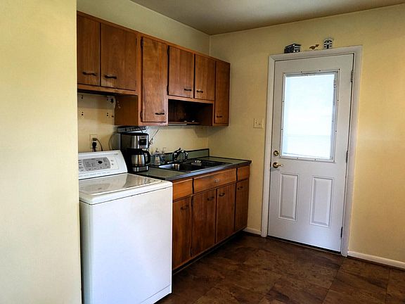 4th image of 330 McDonald Dr