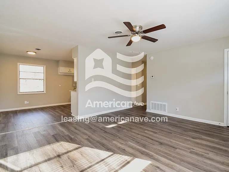 1045688_003_wm_-_living_room_13538199.jpg