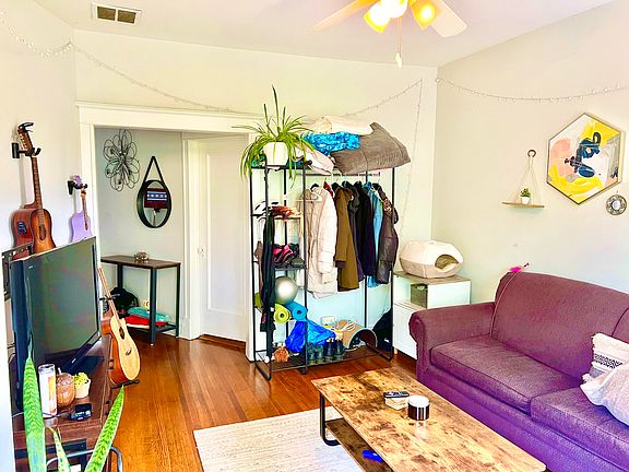 5th image of 903 W Sheridan Rd APT 3